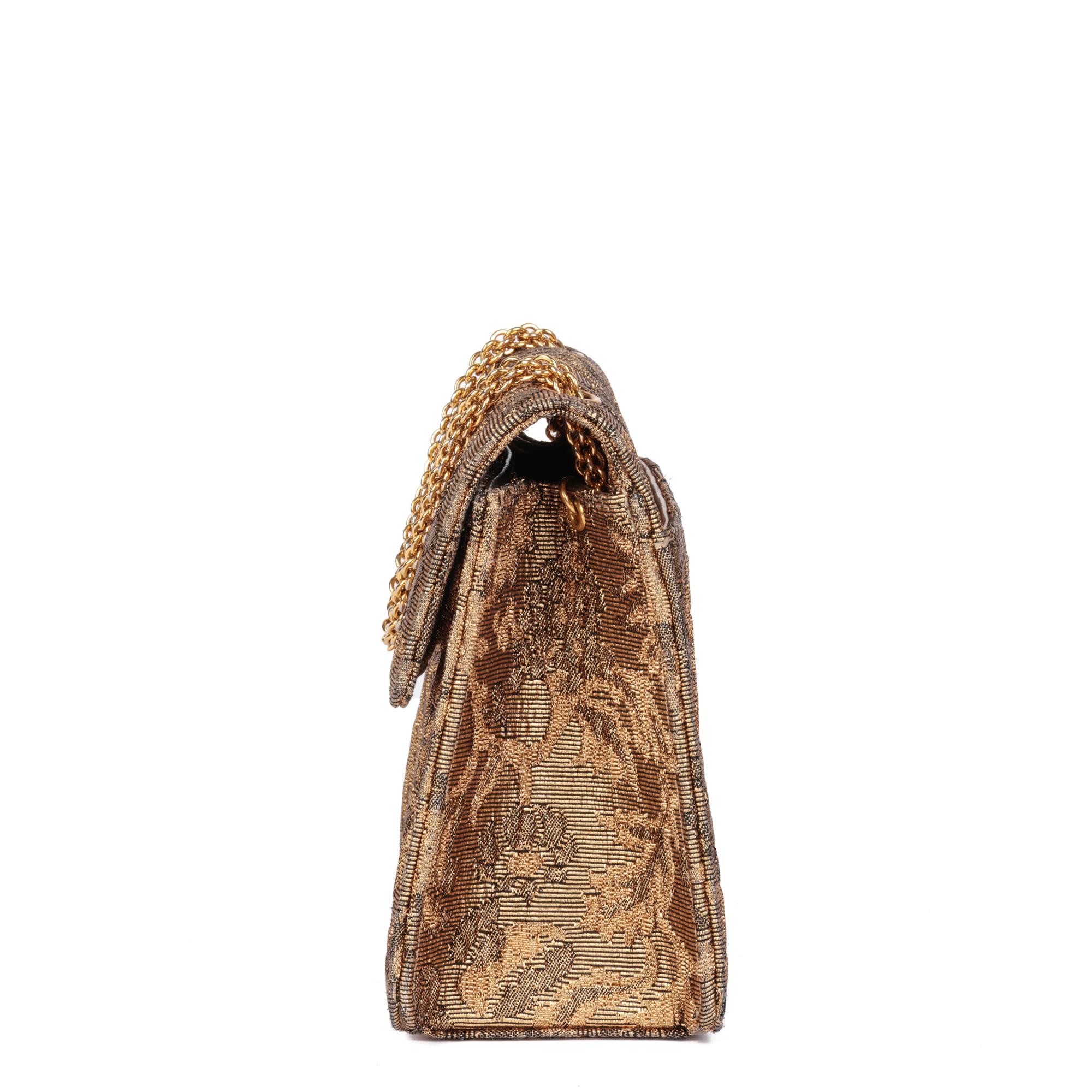 CHANEL - Mini sac à rabat vintage en jacquard tissé à fleurs, or métallisé Pour femmes en vente