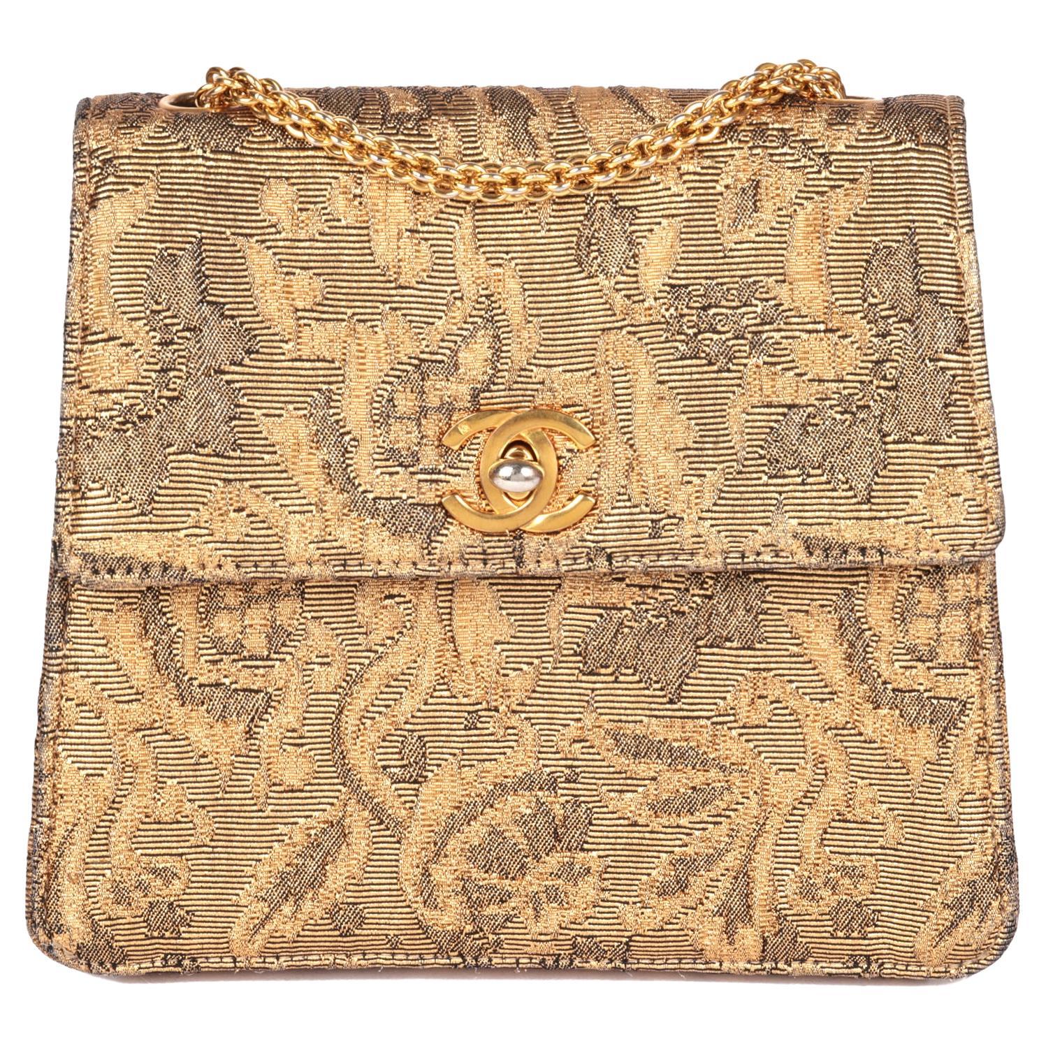 CHANEL - Mini sac à rabat vintage en jacquard tissé à fleurs, or métallisé en vente