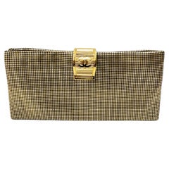 Chanel Embrague Pliegue Metálico Oro