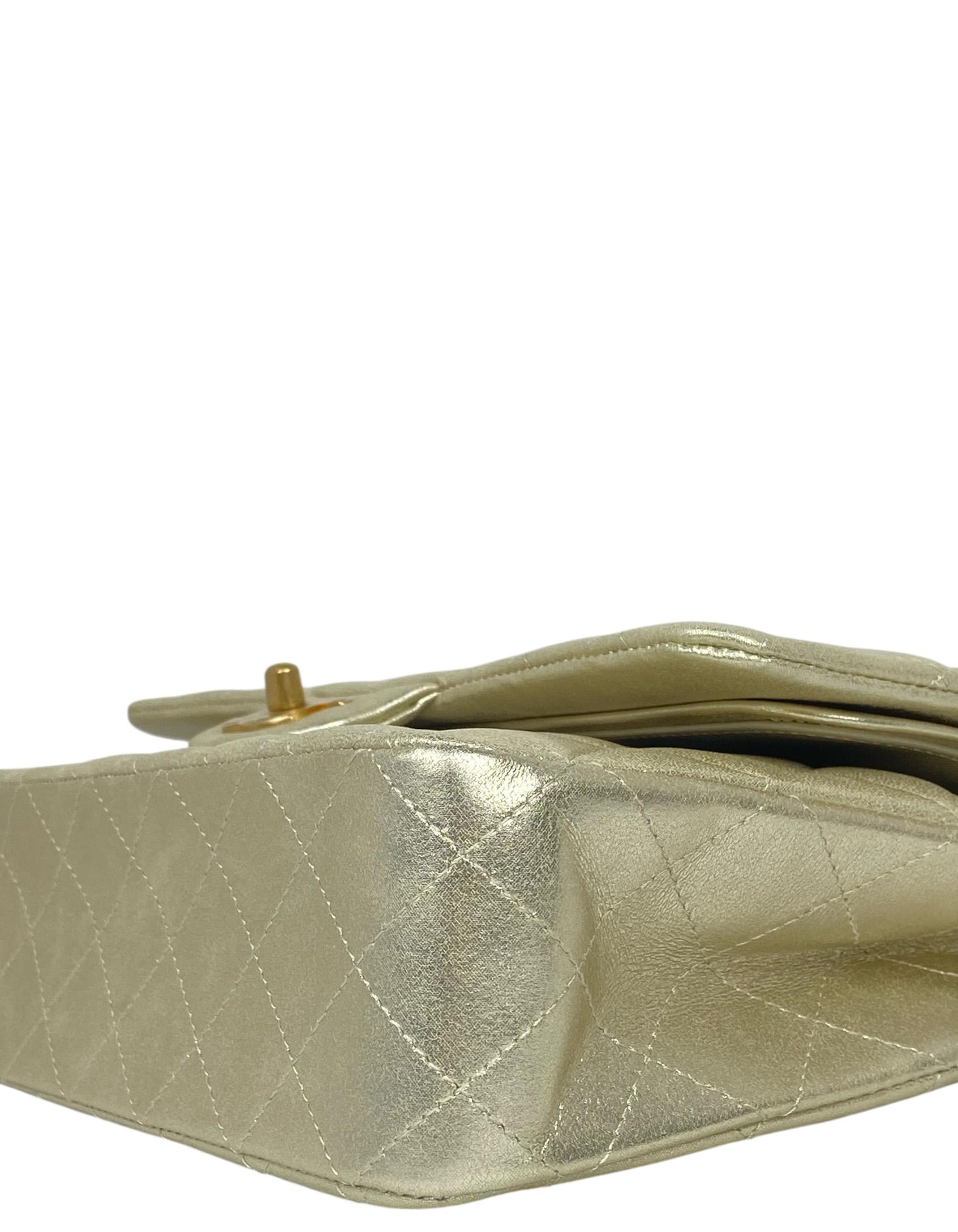 Donna Chanel Gold Metallic Lambskin Leather 10