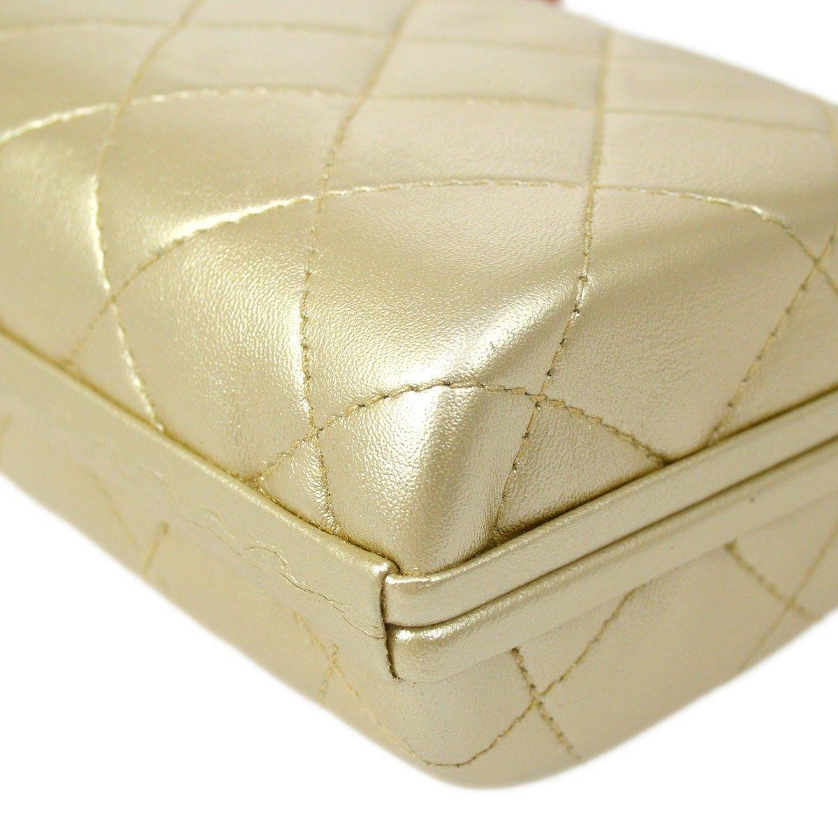 CHANEL Gold Metallic Lambskin Quilted Leather Tortoise Kisslock  Sac à bandoulière en vente 1