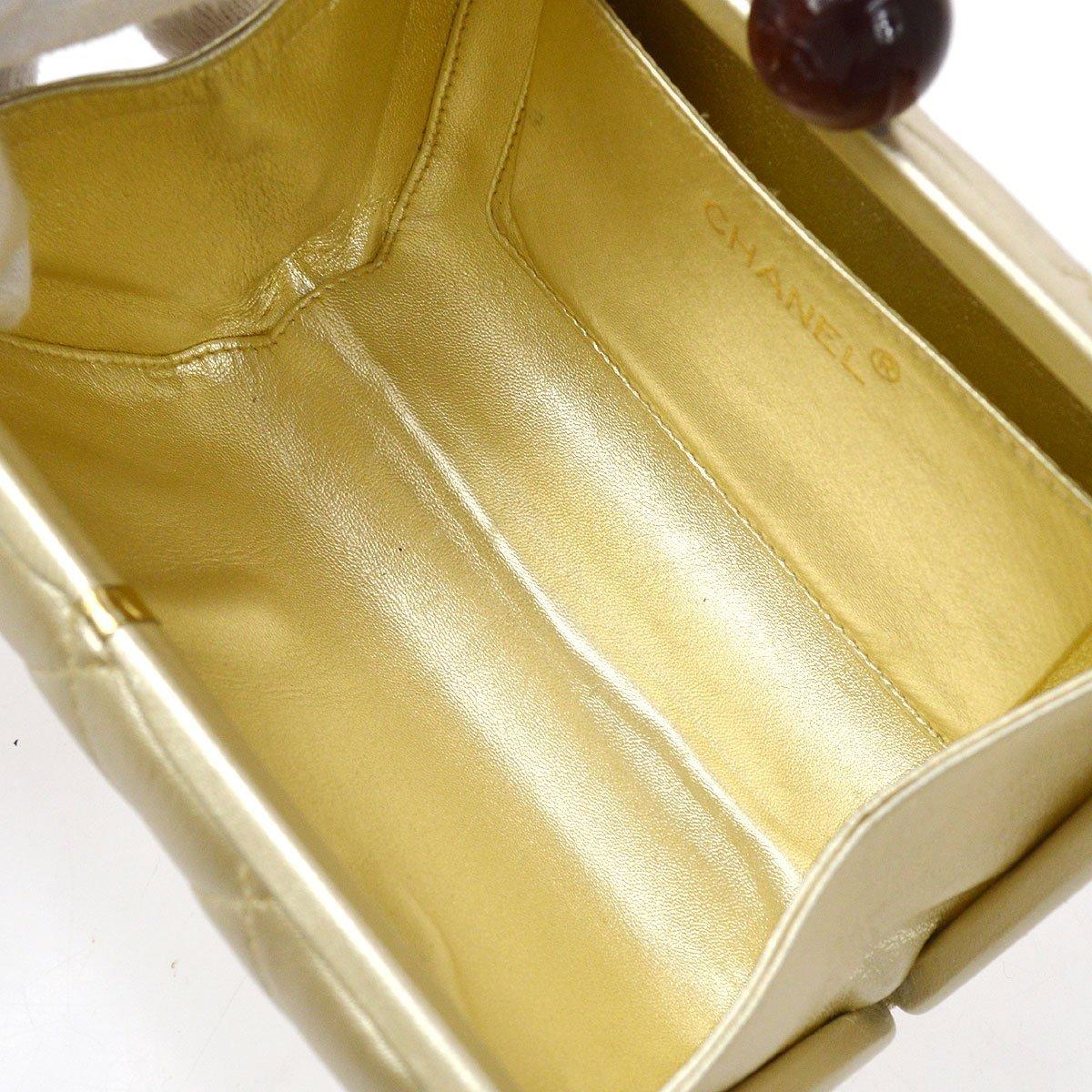 CHANEL Gold Metallic Lambskin Quilted Leather Tortoise Kisslock  Sac à bandoulière en vente 2