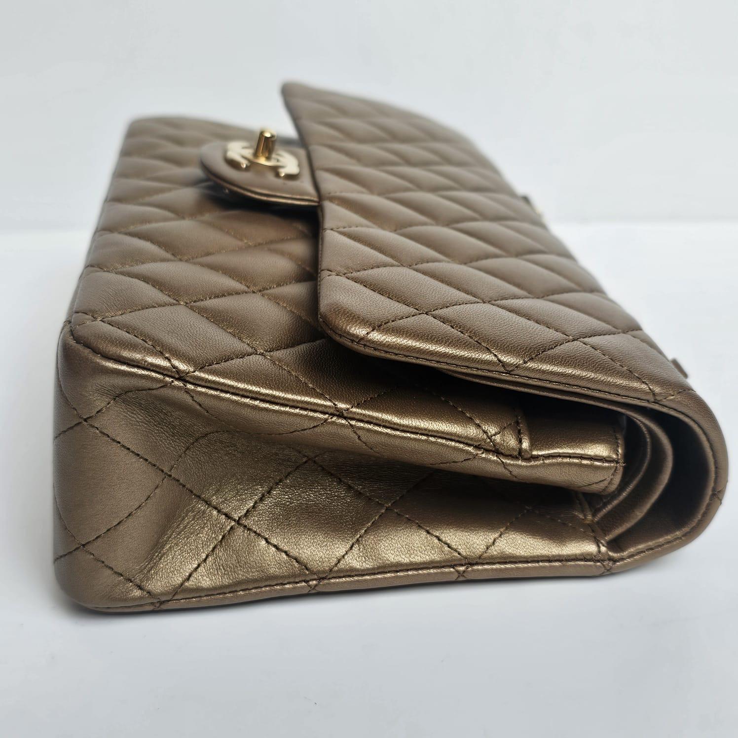 Chanel Gold Metallic Lambskin Quilted Medium Double Flap Bag im Angebot 7