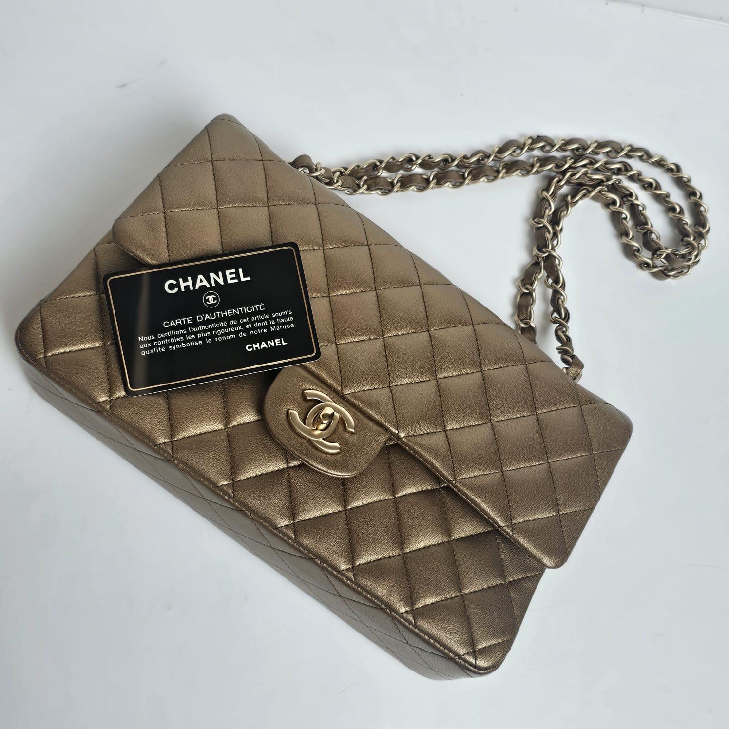 Chanel Gold Metallic Lambskin Quilted Medium Double Flap Bag im Angebot 10