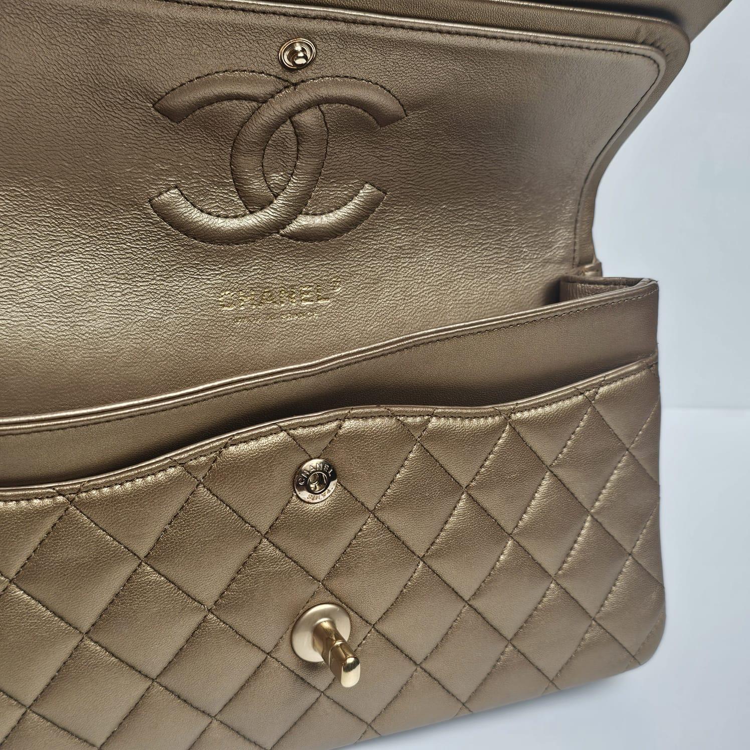 Chanel Gold Metallic Lambskin Quilted Medium Double Flap Bag im Angebot 11