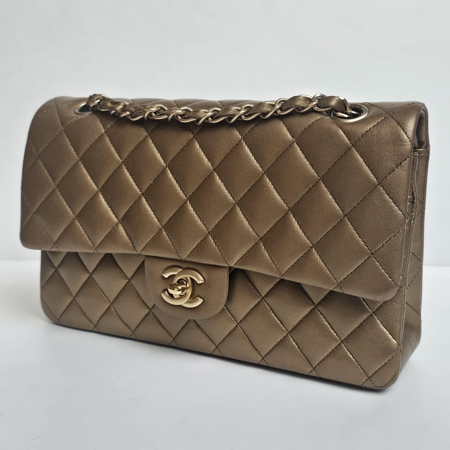 Chanel Gold Metallic Lambskin Quilted Medium Double Flap Bag (Braun) im Angebot