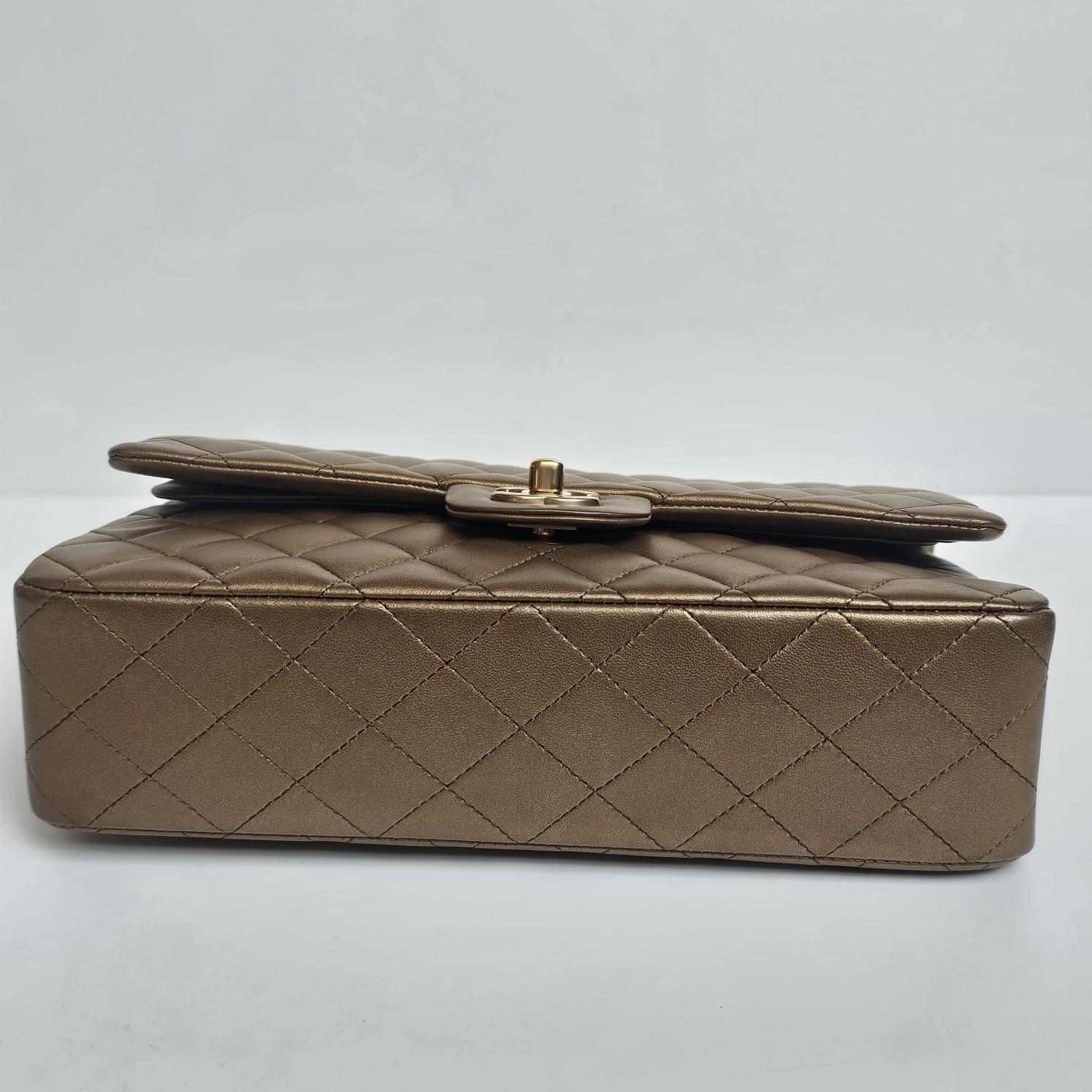 Chanel Gold Metallic Lambskin Quilted Medium Double Flap Bag im Angebot 3