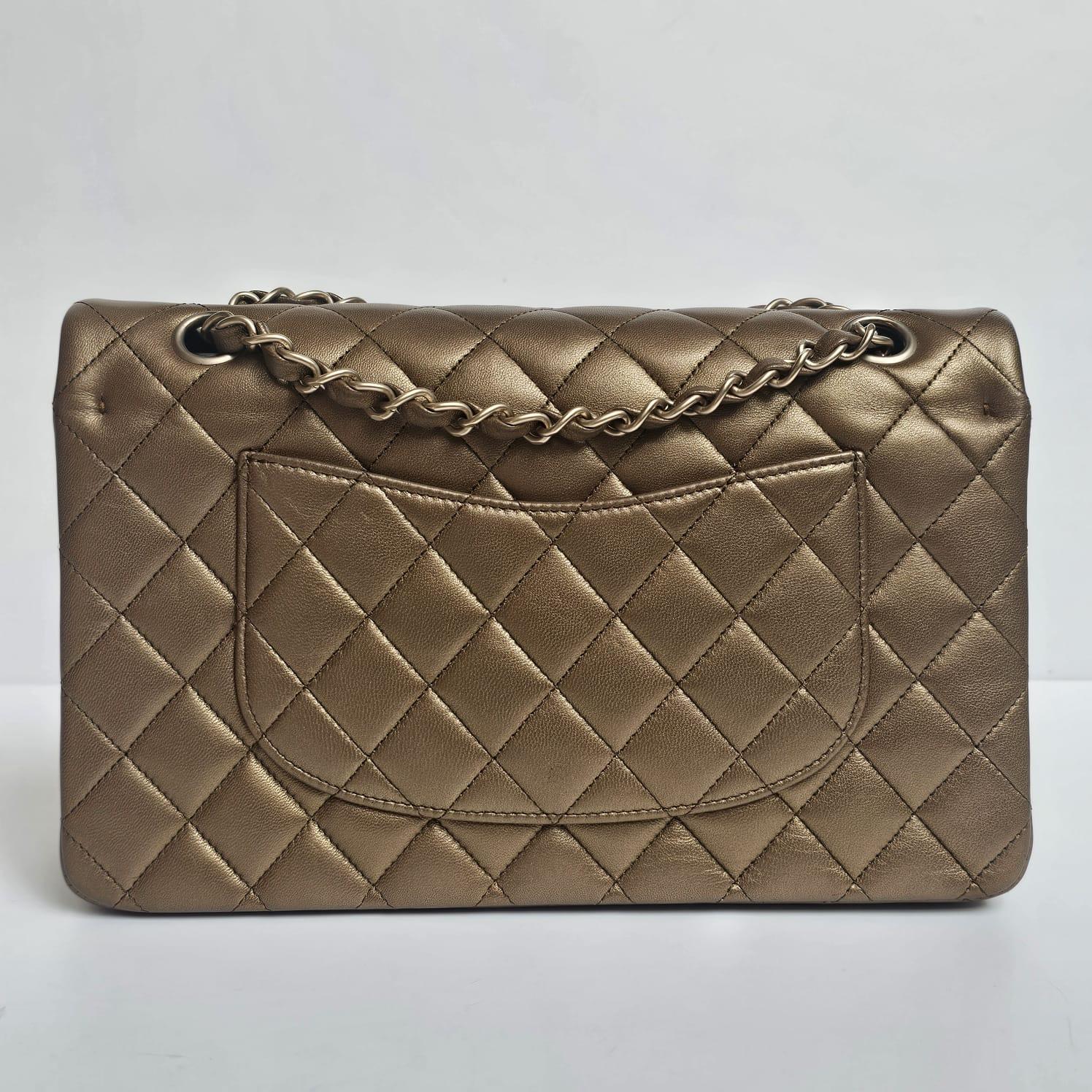 Chanel Gold Metallic Lambskin Quilted Medium Double Flap Bag im Angebot 4
