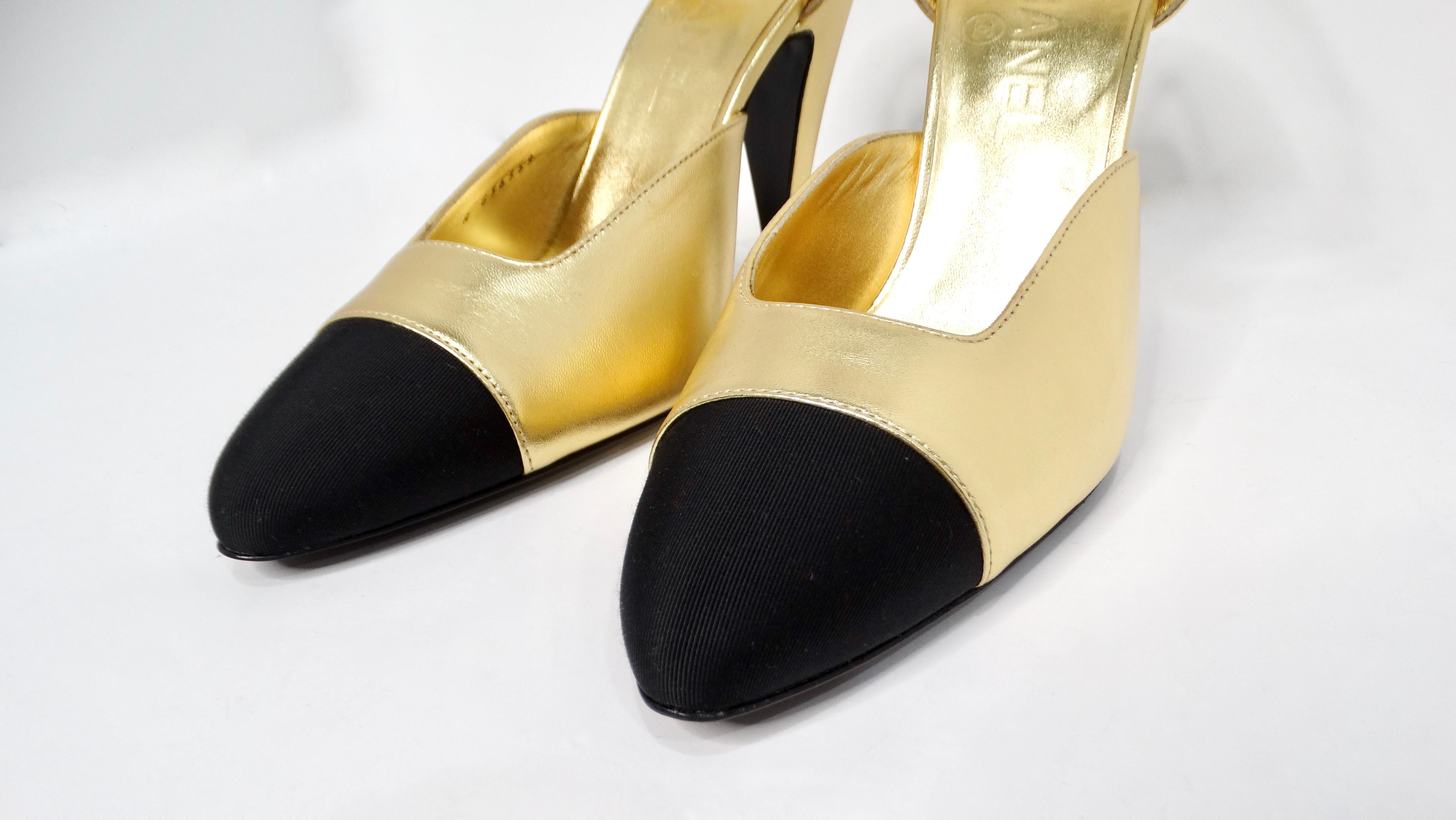Chanel Gold Metallic Laminated Lambskin Grosgrain Slingback Pumps With Bows In Excellent Condition In Scottsdale, AZ