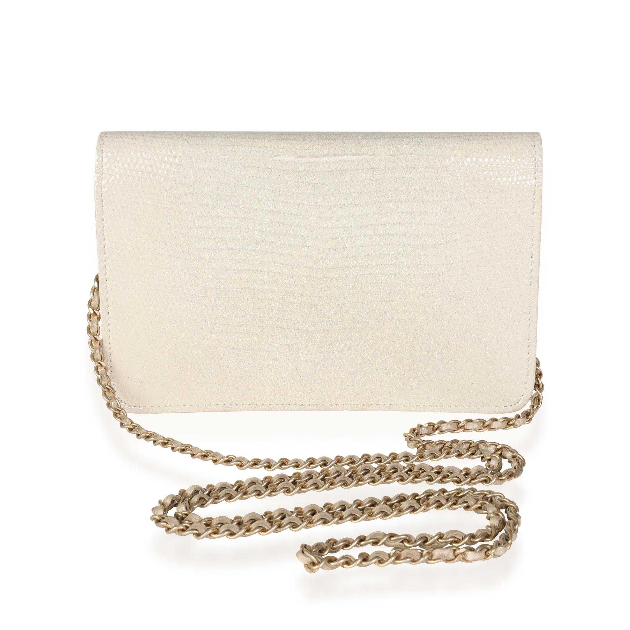 Or Chanel - Portefeuille de classe doré en lézard métallisé doré sur chaîne en vente