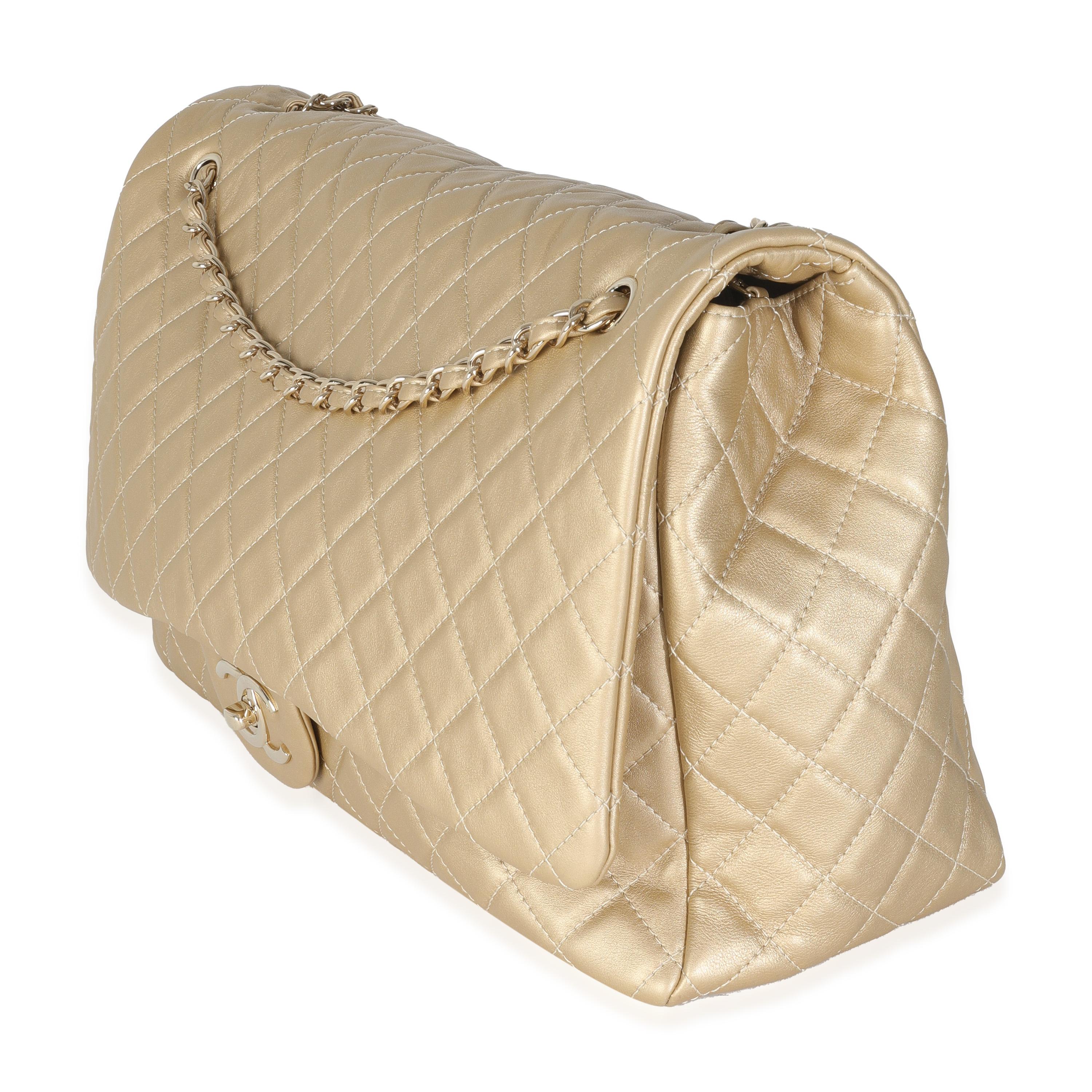 Chanel Gold Metallic Calfskin Airlines Quilted XXL Travel Flap Bag Excellent état - En vente à New York, NY