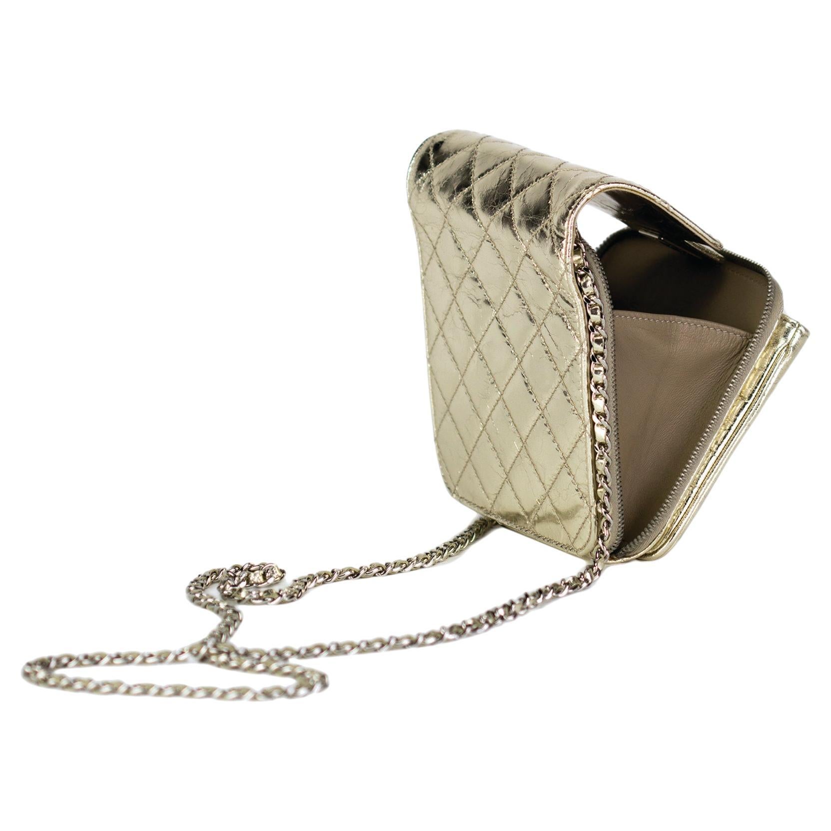 Women's or Men's Chanel Gold Mini Diamond Quilted CC Crossbody Bag For Sale