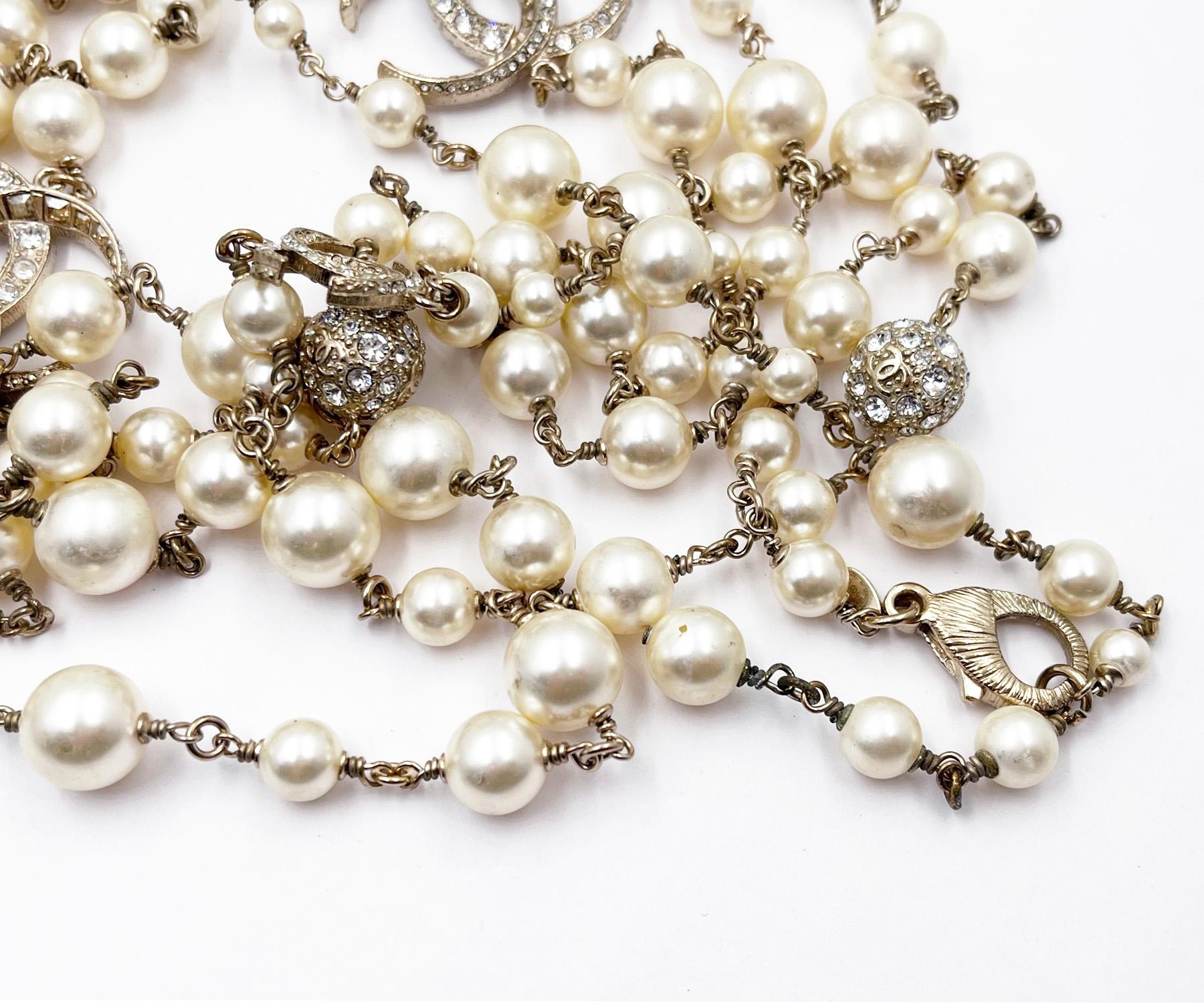 Chanel Gold Moonlight Pendant Super Long Pearl Necklace  In Good Condition In Pasadena, CA