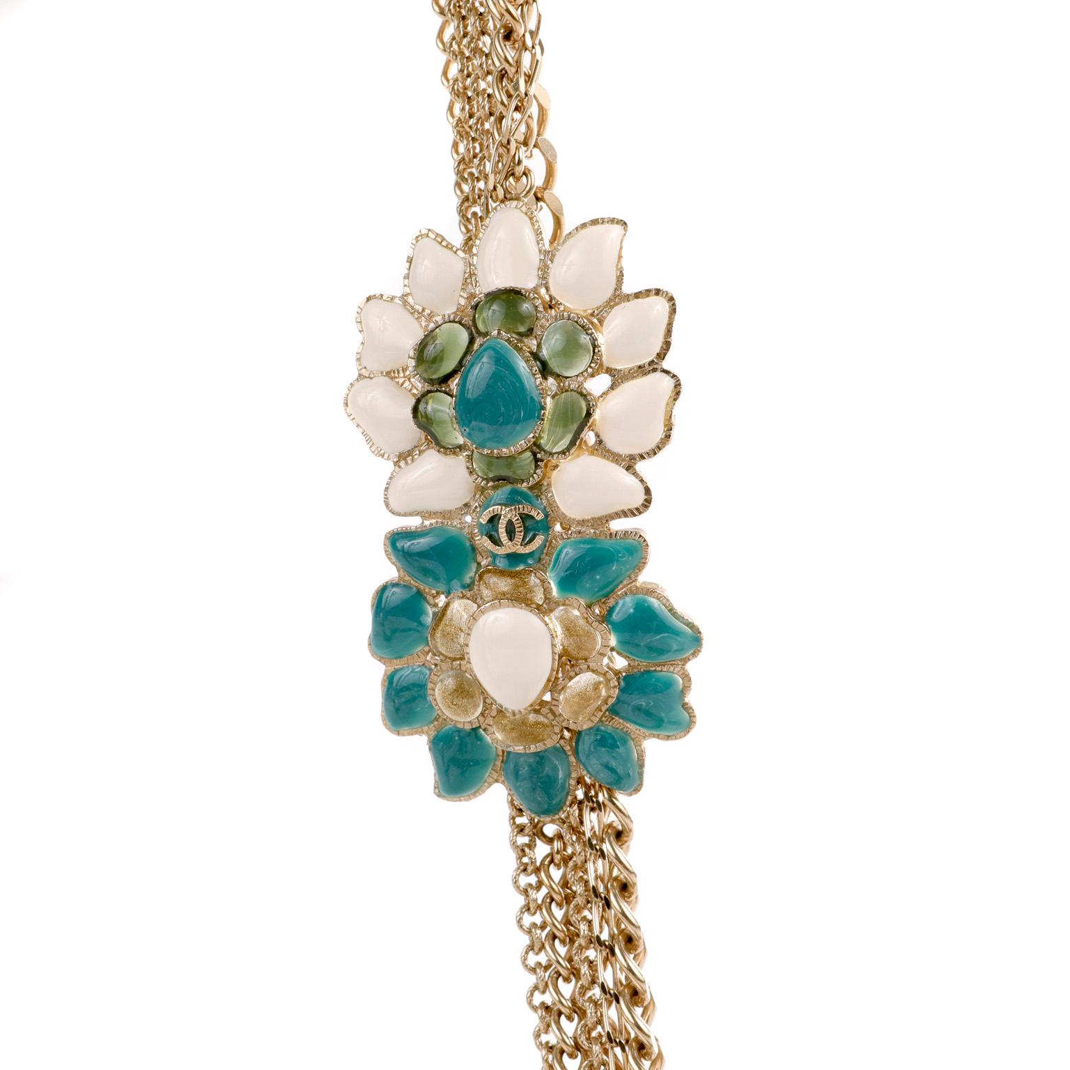 Collana Chanel in oro a catena multipla con fiore di Camelia in vendita 1