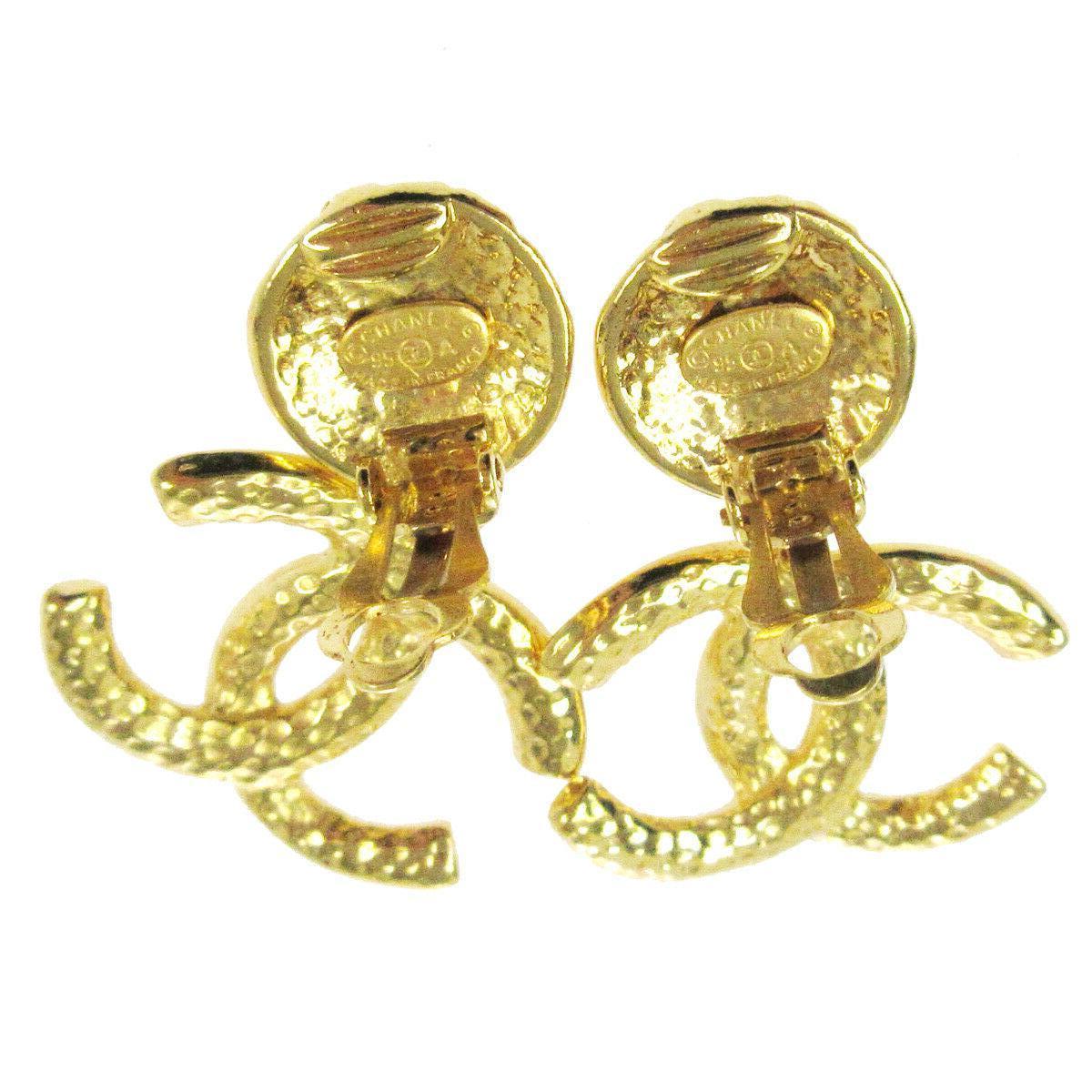 Chanel Gold Nugget CC Charm Evening Dangle Drop Evening Earrings In Good Condition In Chicago, IL