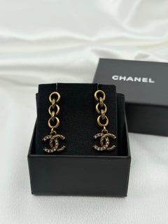 CHANEL Gold Old Age Metal Crystal CC Chain Dangle Earrings