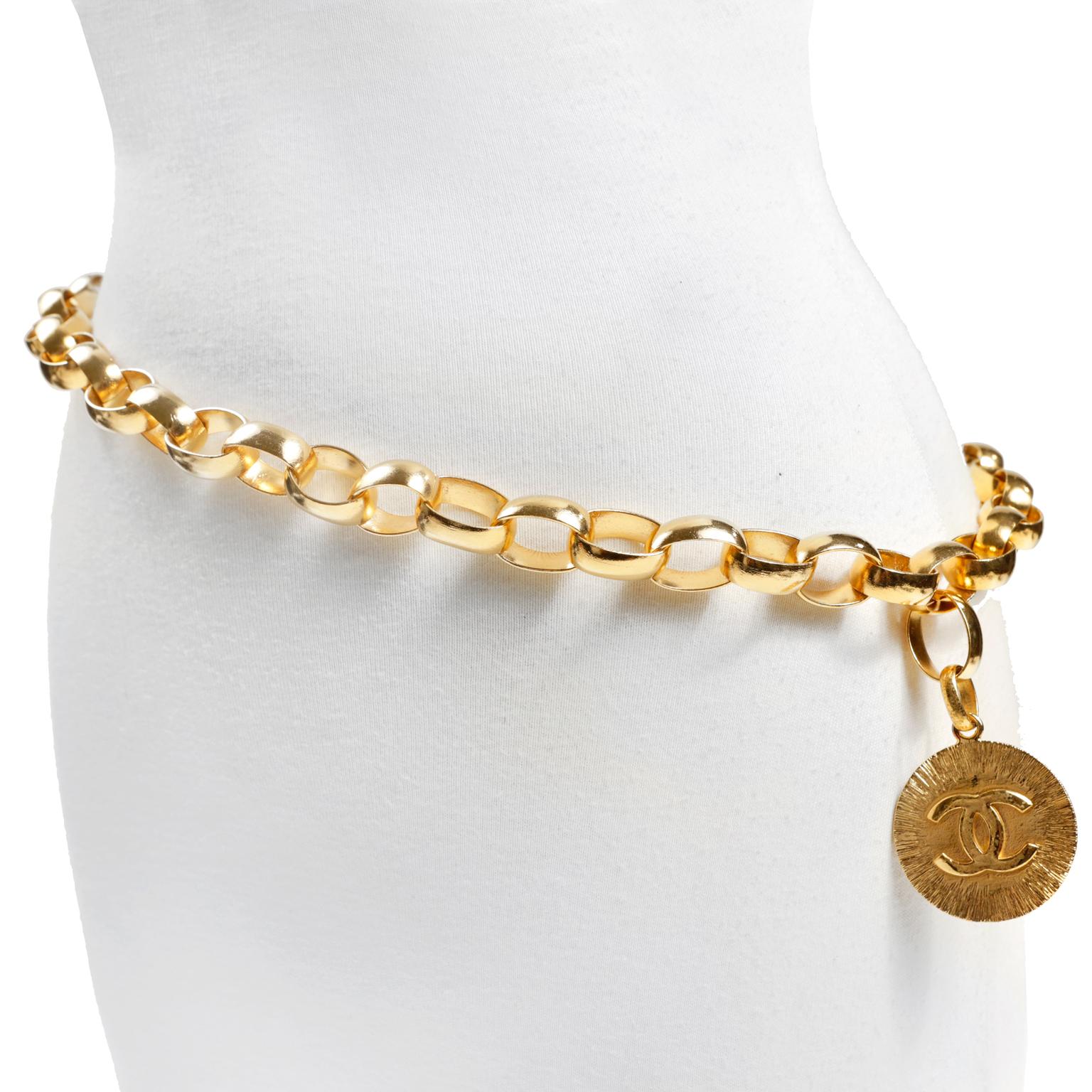 Chanel Gold CC Chain Belt Necklace- Excellent Condition
Worn as a belt or a necklace, this piece is a versatile addition to any wardrobe.
Substantial gold tone linked chain has adjustable hook closure.  Interlocking CC disc medallion dangles from a