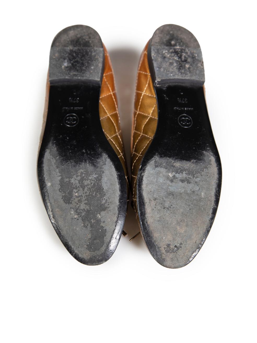 Chaussures à talons compensés Chanel en or verni Ombré CC Logo Taille IT 37.5 Pour femmes en vente