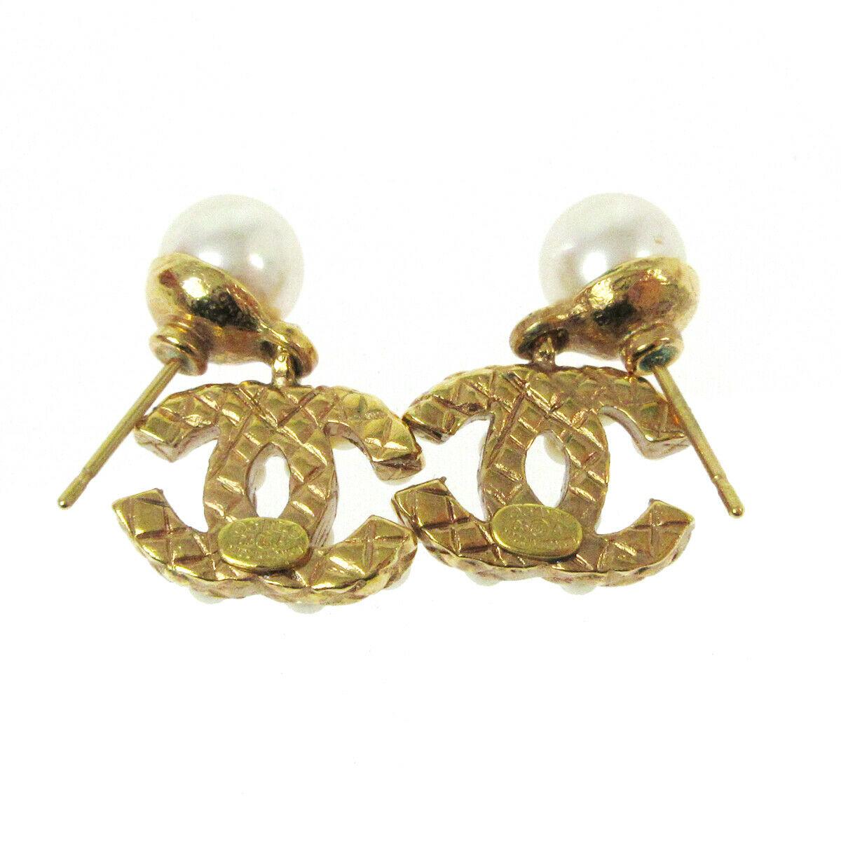 Chanel Gold Pearl Charm CC Small Pierced Evening Dangle Drop Earrings In Good Condition In Chicago, IL