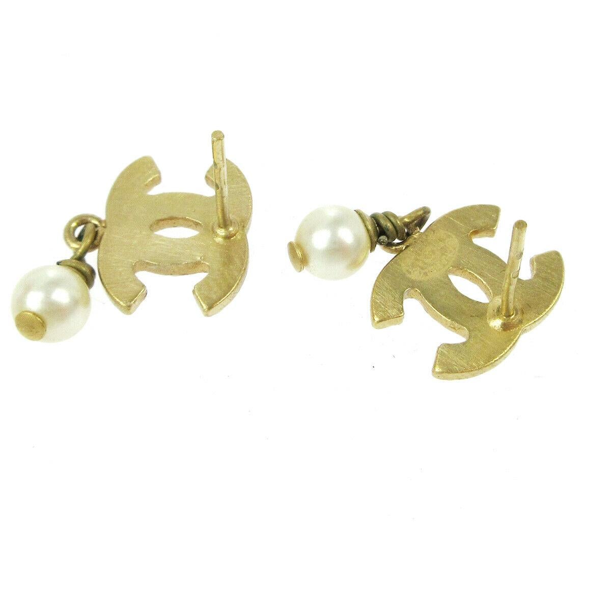 Chanel Gold Pearl Charm CC Small Pierced Evening Dangle Drop Earrings In Good Condition In Chicago, IL