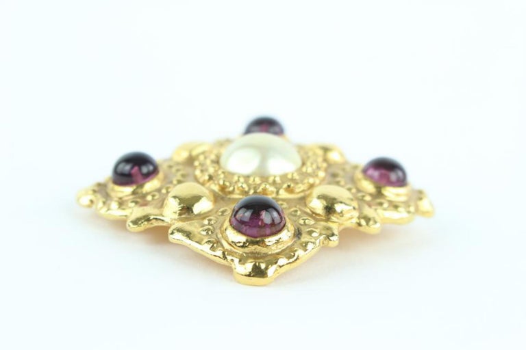 Chanel Gold Pearl Gripoix Stone 8cz1012 Brooch/Pin For Sale at 1stDibs