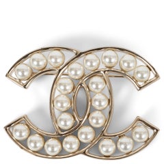 CHANEL Broche CC REV PEARL or et blanc poire