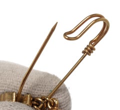 Anstecknadel-Charm-Brosche in Gold