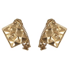 Pendientes de Chanel con diseño de bolso «Flap» de 2002 chapados en oro