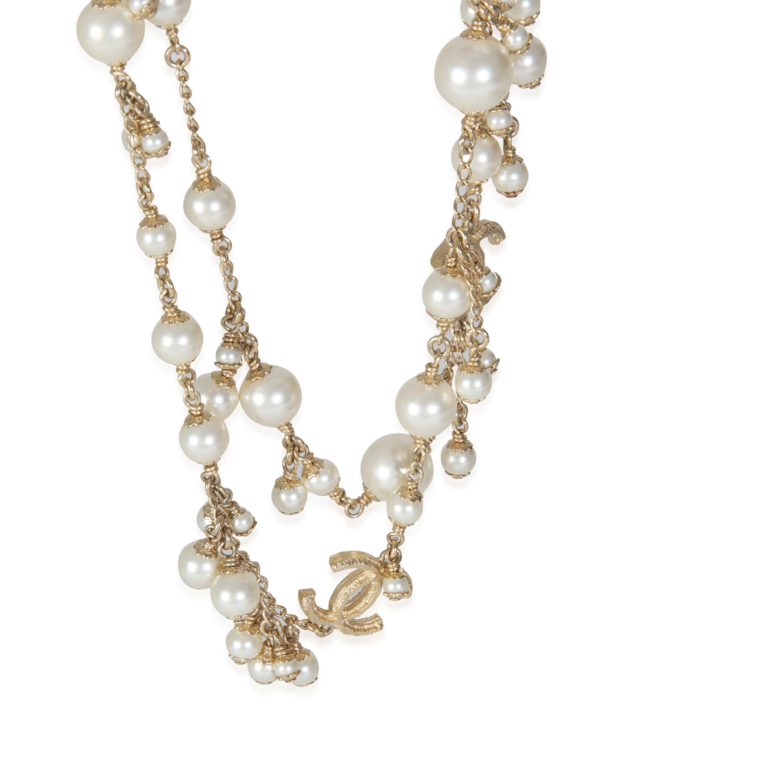 Chanel plaqué or  2011 Collier CC en fausses perles Pour femmes en vente