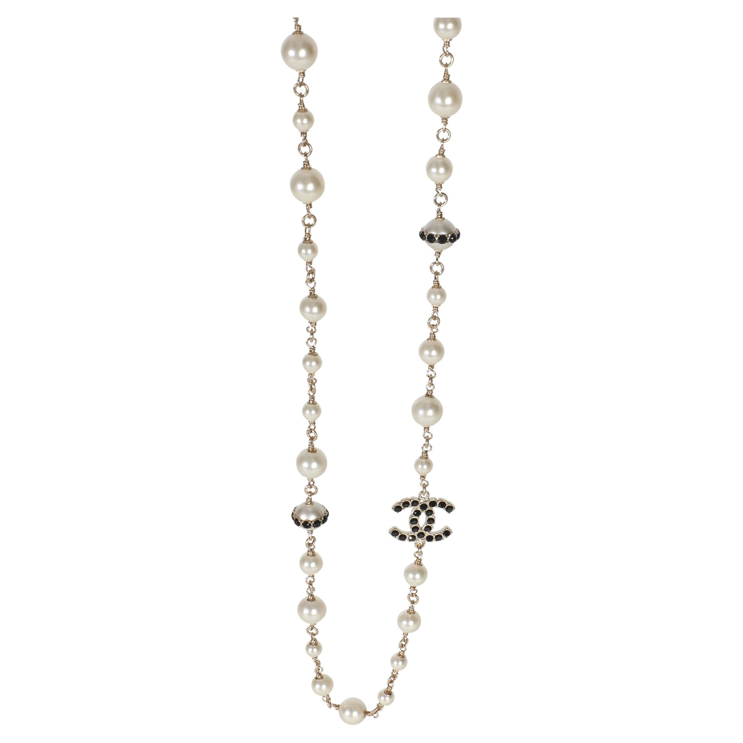 Chanel placcato oro  2020 Collana a stazioni CC con strass neri in vendita