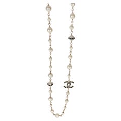 Chanel Gold-Plated  2020 Black Strass CC Station Necklace