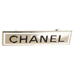 Spilla con logo Chanel placcata in oro 2021