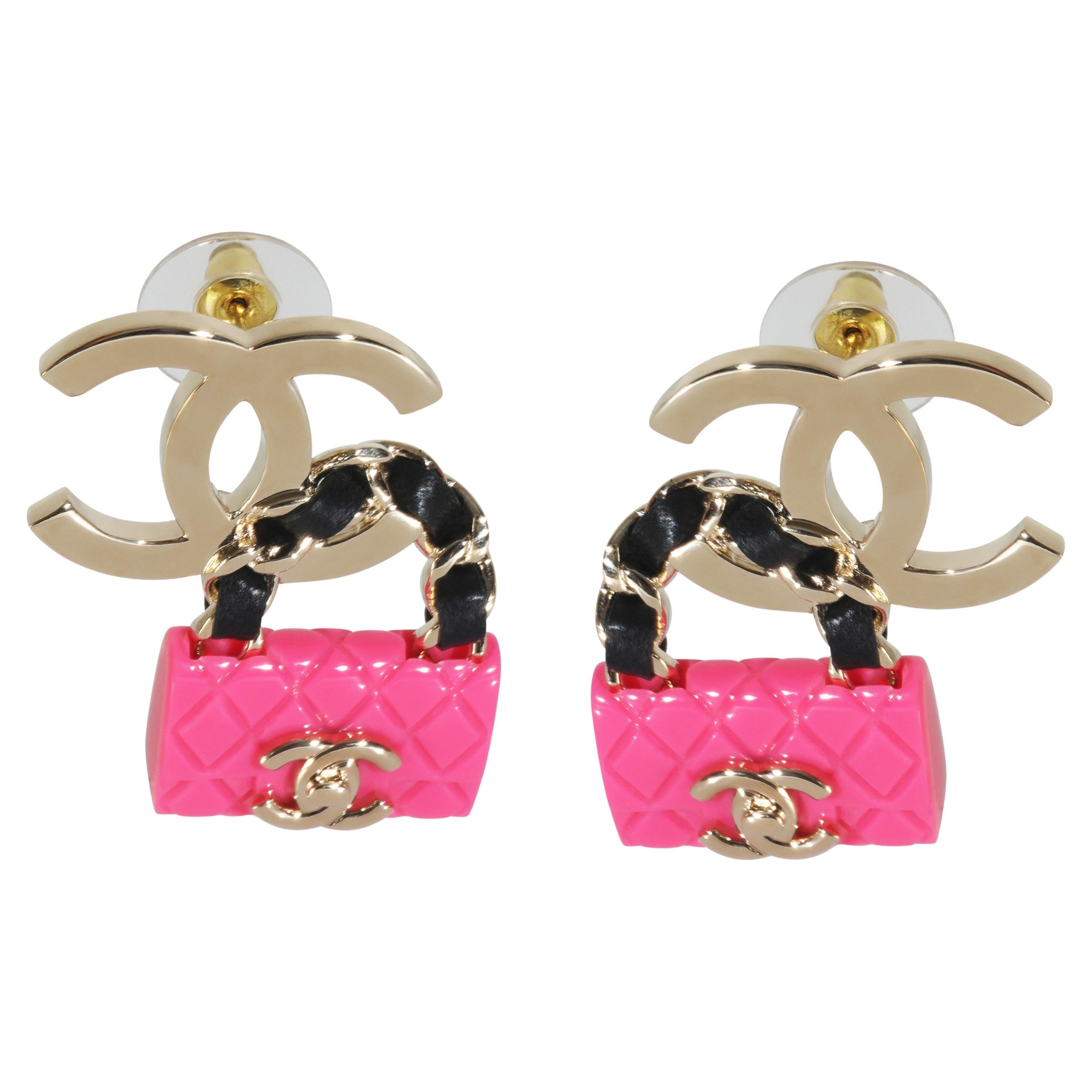 Chanel placcato oro  2023 Borsellino in resina rosa e orecchini CC