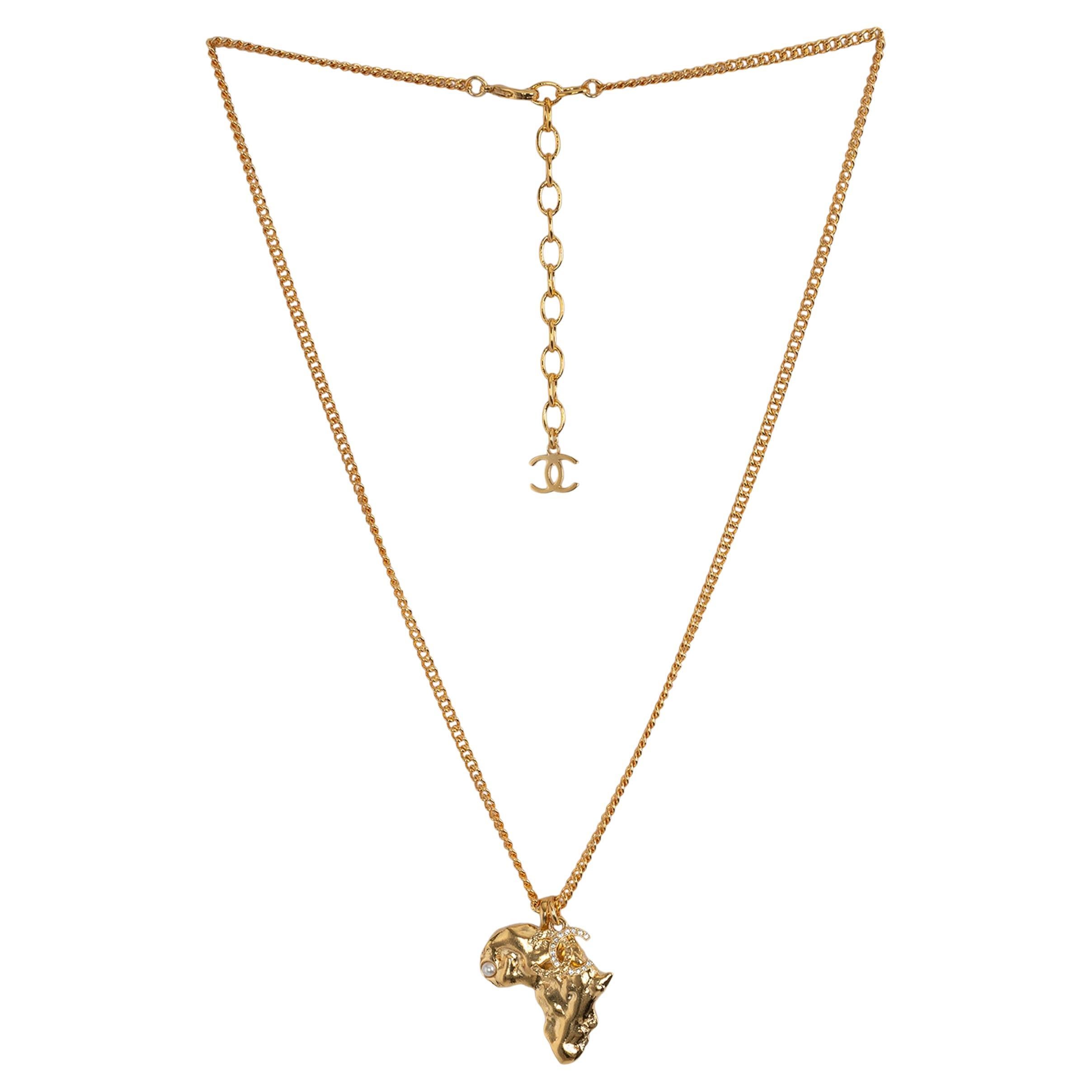 CHANEL Collar chapado en oro 23A DAKAR AFRICA PENDANT en venta