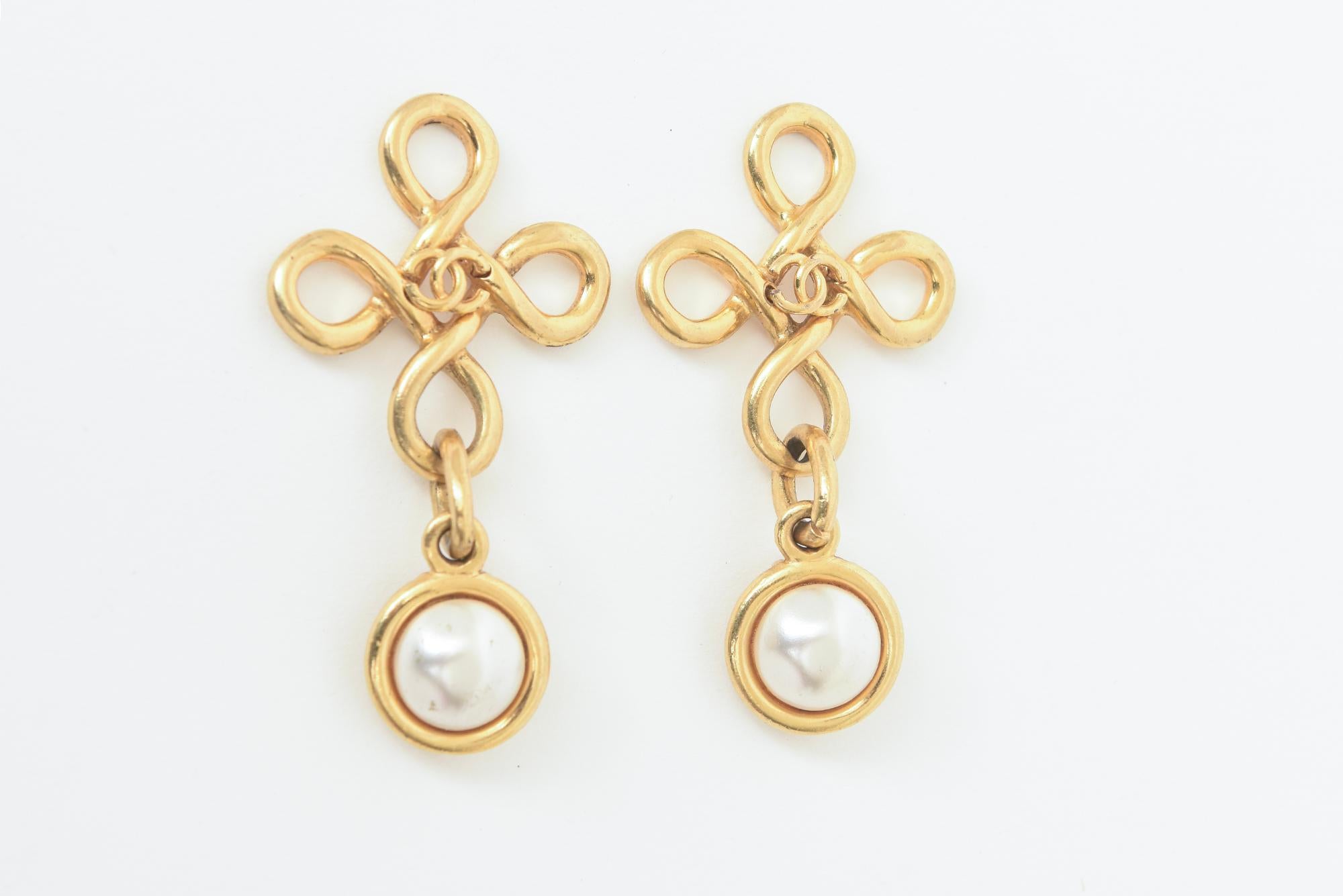 These fabulous pair of vintage Chanel long dangle clip on earrings have the twisted open pattern and are marked P 93 with a serial number and Chanel Made In France. These are from the spring of 93. They have the faux pearl at the bottom and CC in