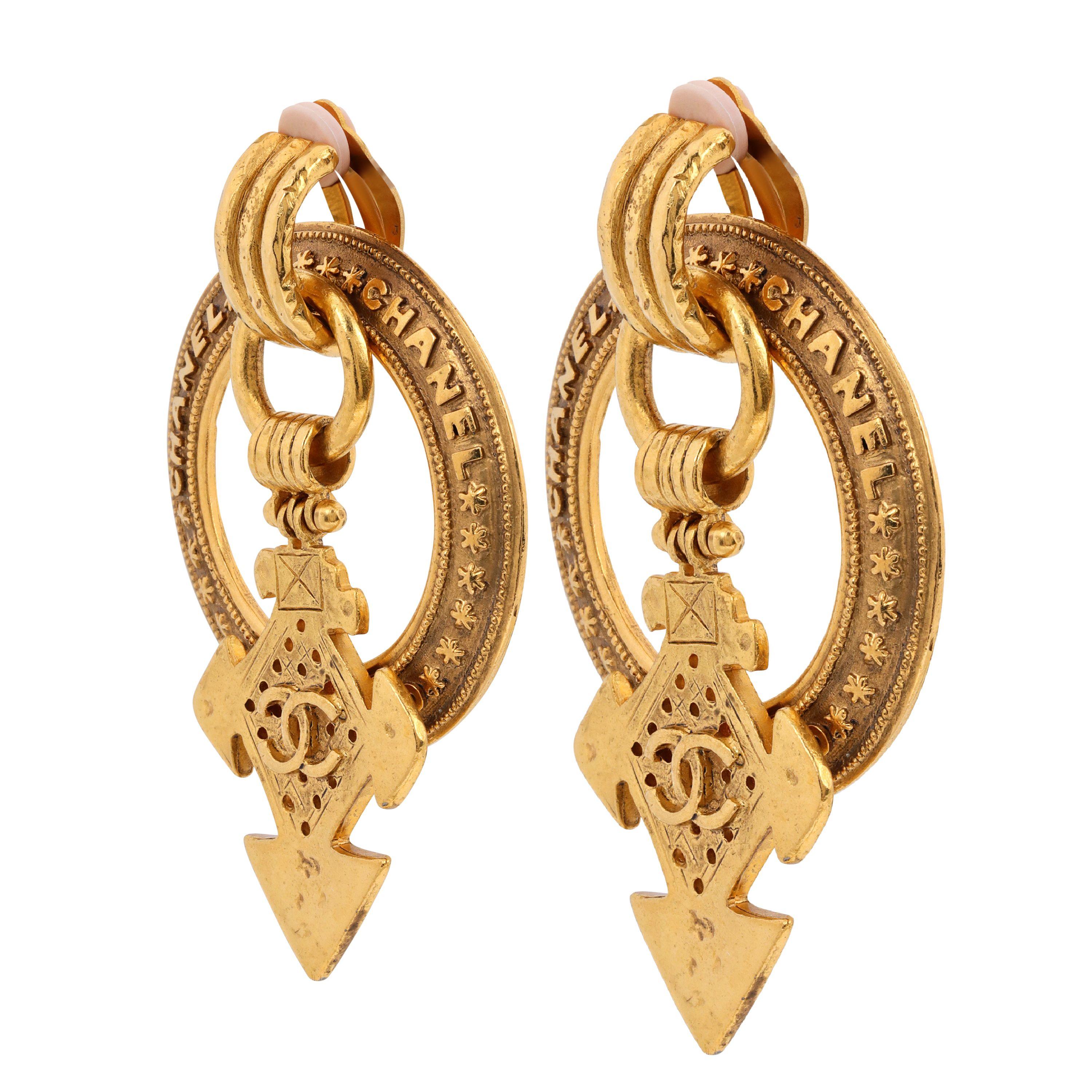 These authentic Chanel Gold Plated Aztec Cross Hoop Earrings are in excellent vintage condition.  24 karat gold plated metal front facing hoop with CC’s and Aztec crosses.  Clip on style.  Box or pouch included.

PBF 14054
