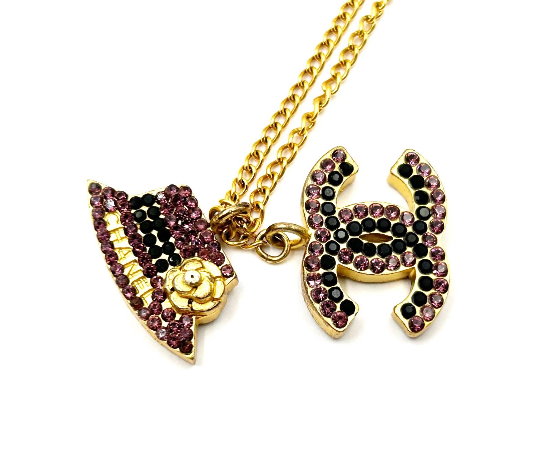 Artisan Chanel Collier CC en cristal noir fuchsia plaqué or en vente