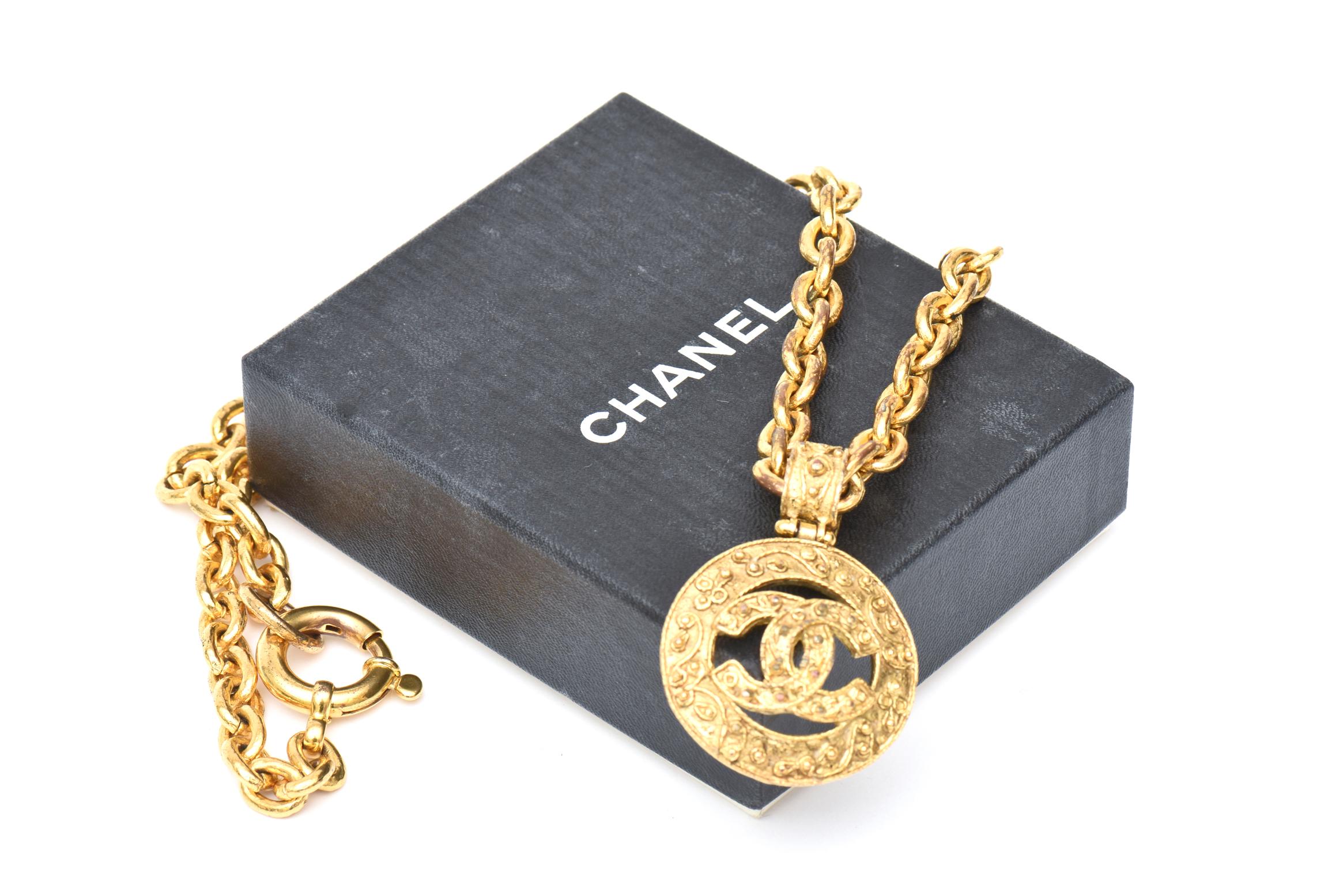 Vintage Chanel Gold Plated CC Logo Medallion Chain Necklace  For Sale 3