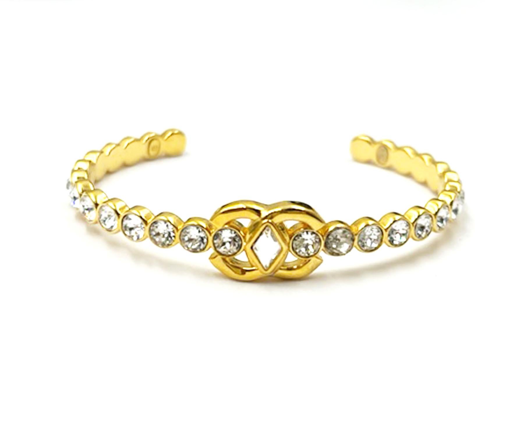 Chanel Gold Plated CC Marquise Round Crystal Cuff Bracelet

*Marked 23
*Made in Italy
*Comes with the original box and pouch

-It is approximately 2.25