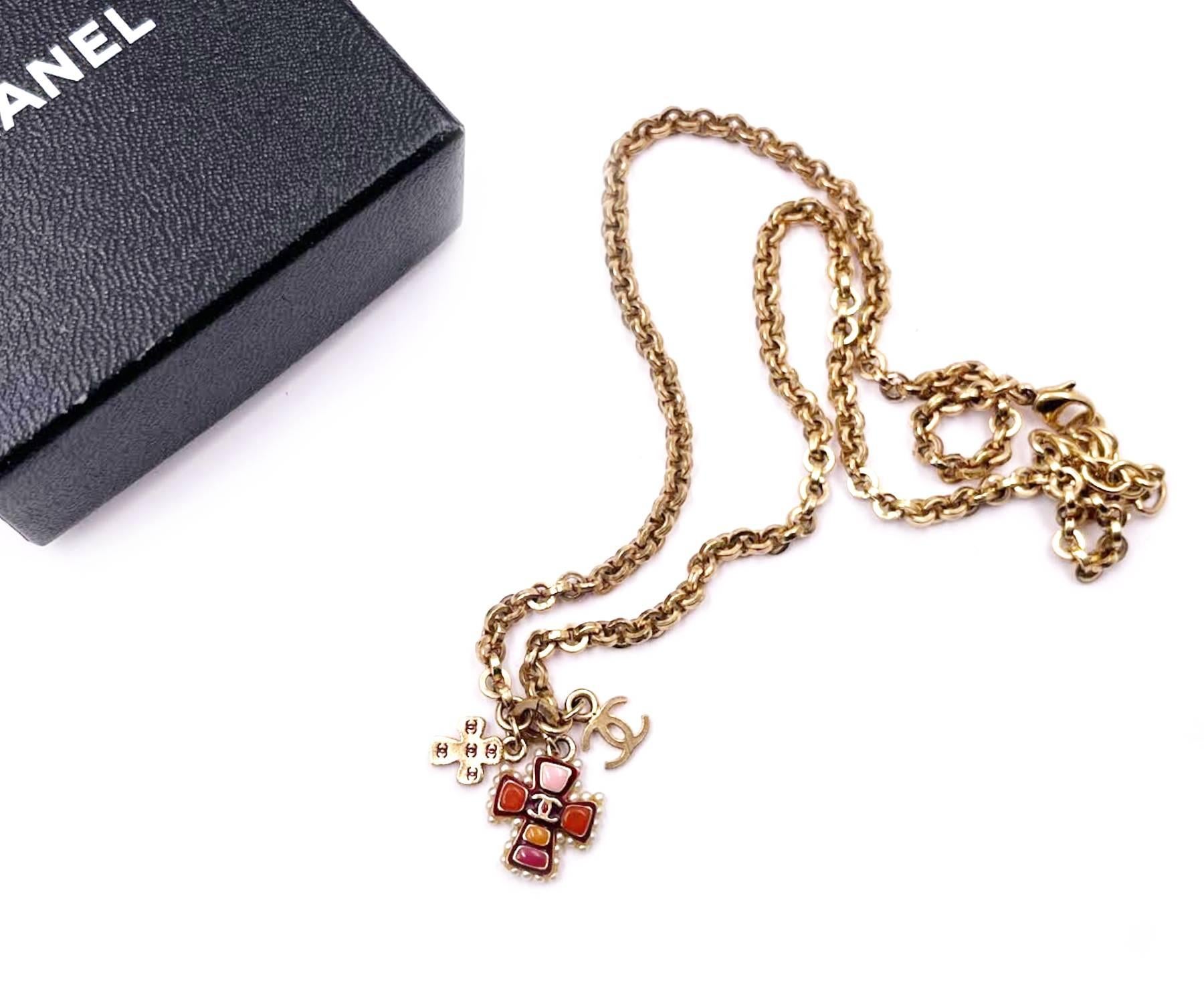 Chanel Gold Plated CC Red Resin Cross Charms Pendant Necklace

* Marked 03
* Made in France
*Comes with the original box

-The pendant is approximately 0.75″ x 0.5″.
-The chain is approximately 19″.
-There is a scratch on the cc charm.
-In an