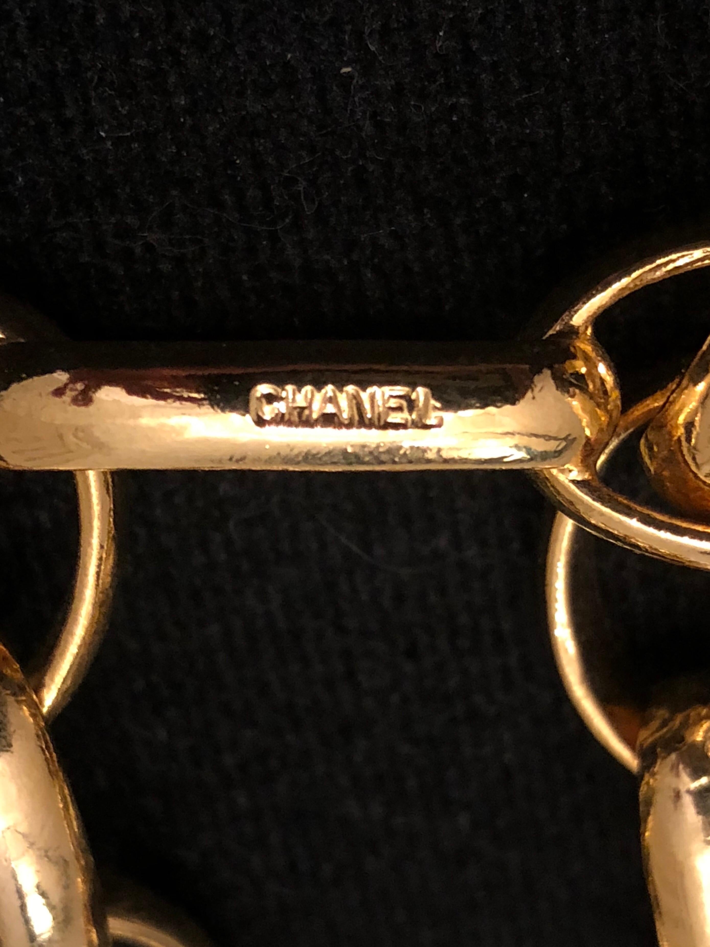 Chaîne collier à breloques Chanel CoCo en métal doré vintage des années 1980 en vente 3
