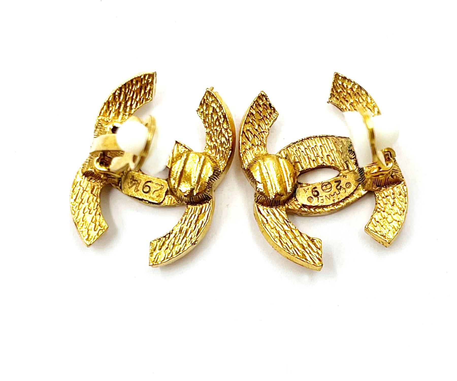 Women's Chanel Gold Plated Gold Matte Texture Clip on Earrings  For Sale