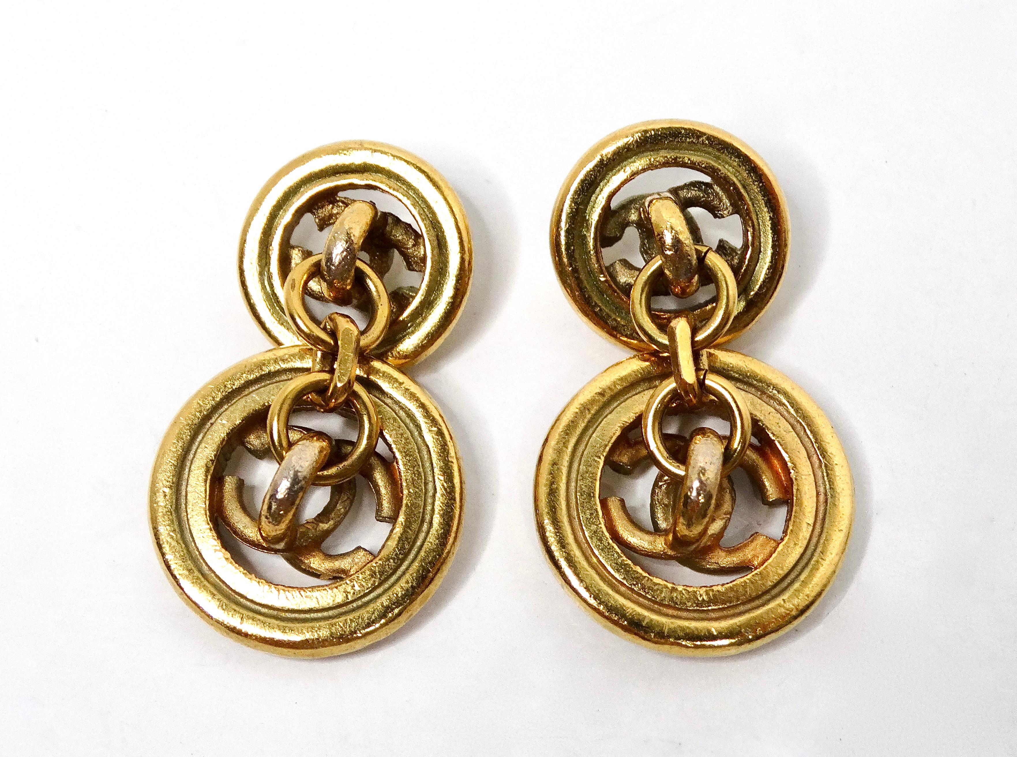 Boutons de manchette Chanel en plaqué or avec logo CC interlocké circa 1980 Unisexe en vente