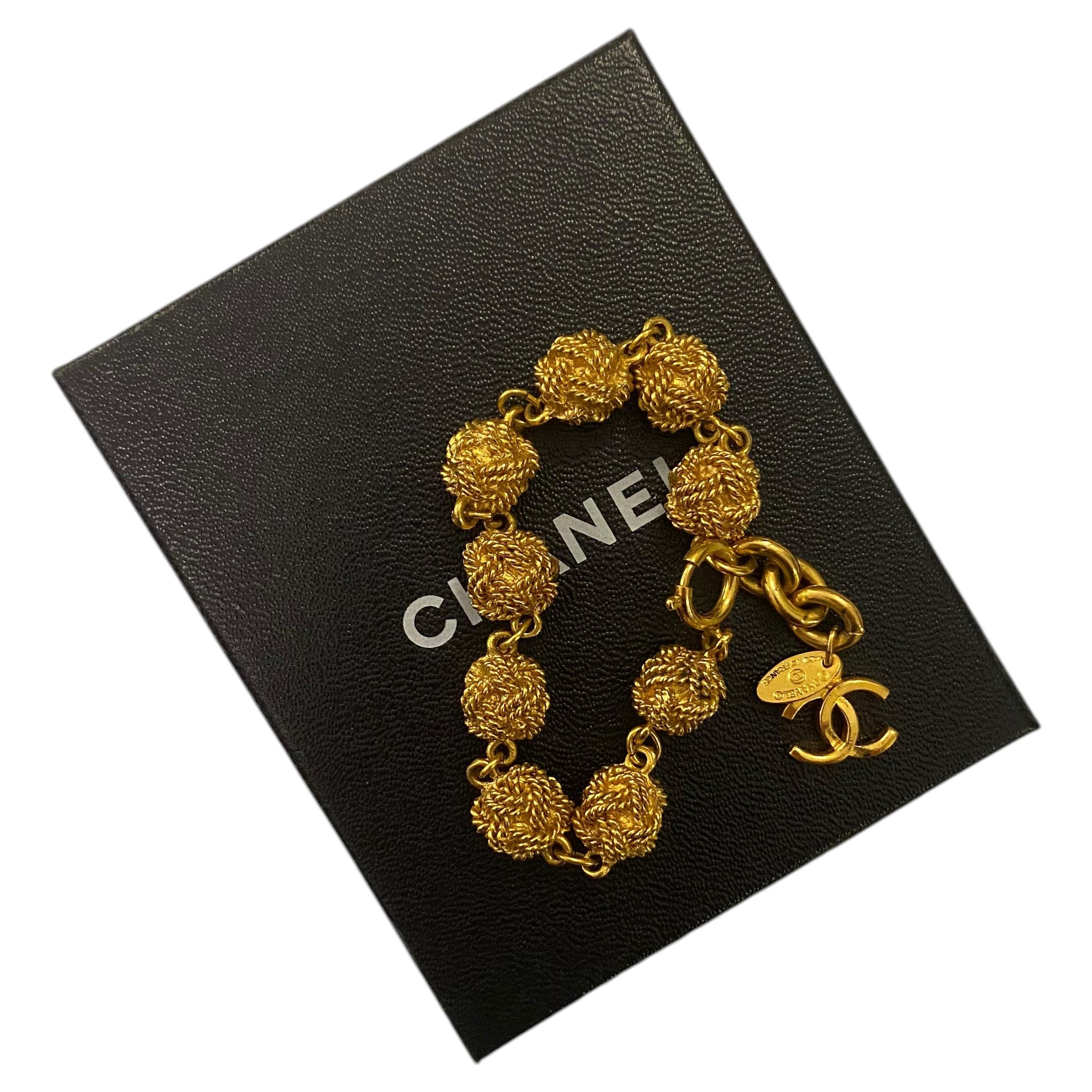 Chanel Pulsera Nudo Dorada en venta