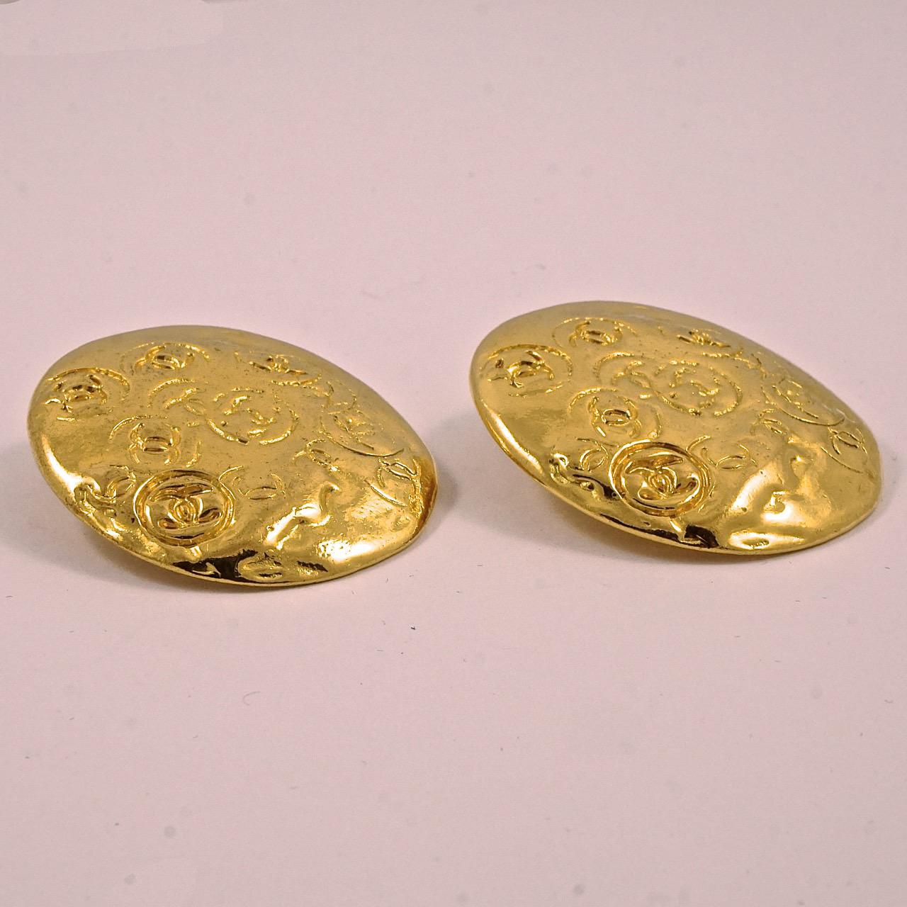 Chanel Gold Plated Logo Clip On Earrings 1990s For Sale 1