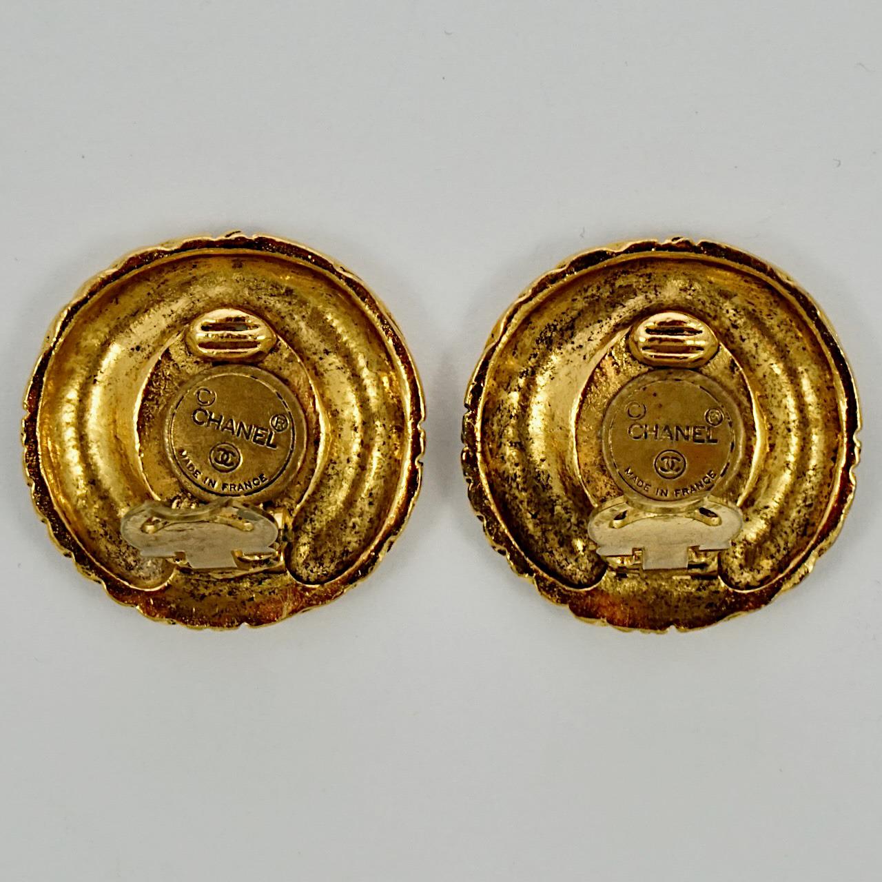 Chanel Gold Plated Logo Ridged Clip On Earrings 1970s In Good Condition For Sale In London, GB