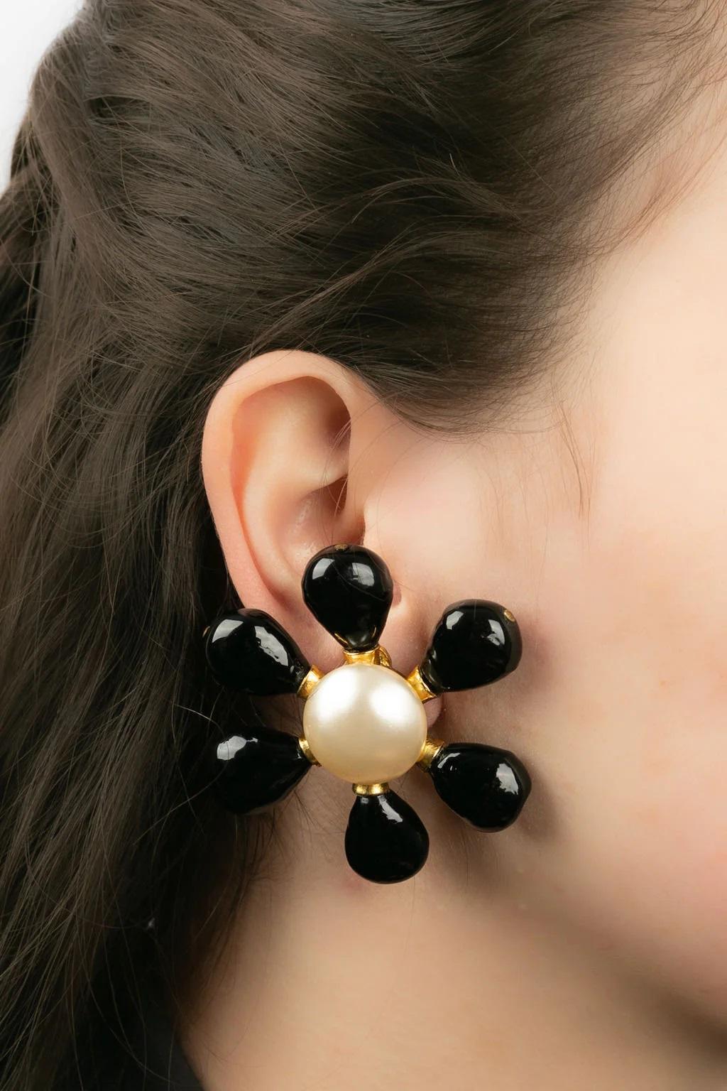 Chanel Gold-Plated Metal, Black Glass Paste and Pearly Cabochon Clip Earrings For Sale 2