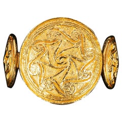 Chanel Pulsera de metal dorado
