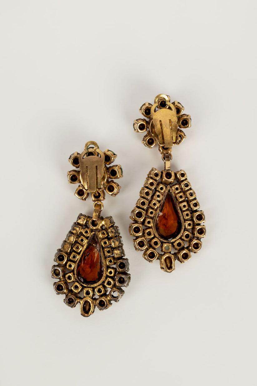 Chanel Vergoldete Metall-Clip-Ohrringe Damen im Angebot