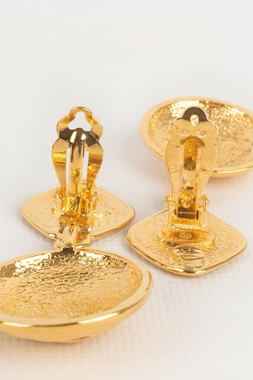 Chanel Gold-Plated Metal Clip Earrings For Sale 1
